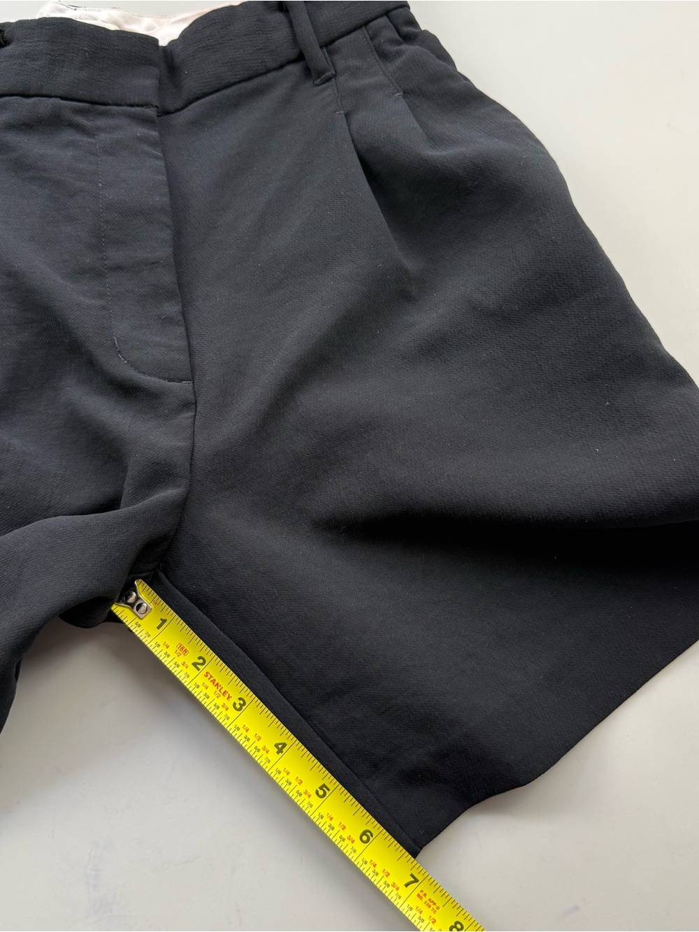 Aritzia Wilfred Effortless Mid-Thigh Pleated Trouser Shorts Black 4 Minimalist - Picture 10 of 13